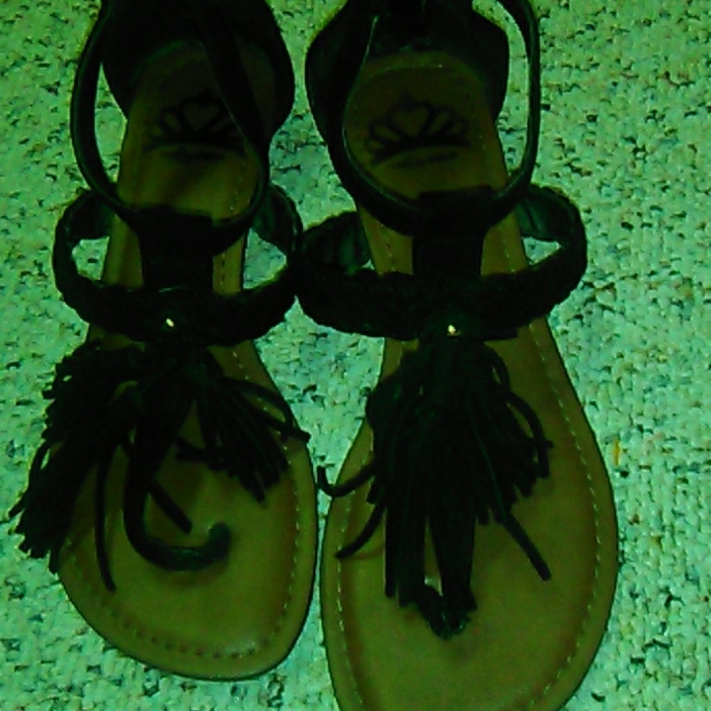 Sandles - Picture 2 of 6